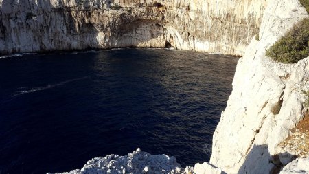 La fabuleuse grotte Cosquer est quelque part, là dessous.