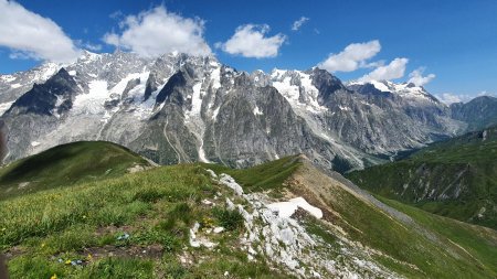 Vue depuis le sommet, vers le Nord.