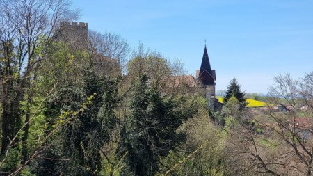 Le village de Châtelus se dévoile... peu !