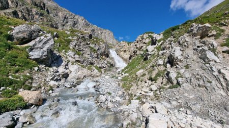 Petite cascade dans la montée