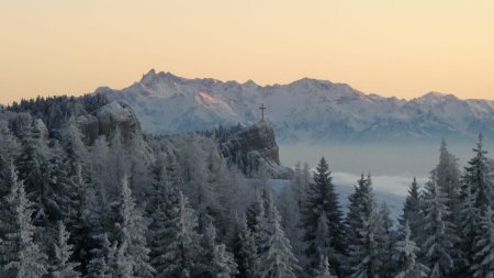 Croix du Nivolet et Belledonne.