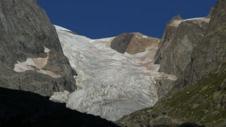 Vue peu après le parking, le glacier de l’Homme.