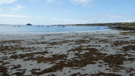 Plage peu après le village.