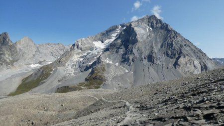 Sentier d’accès au glacier.