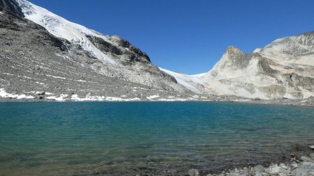 A droite, langue glaciaire du Pelve.