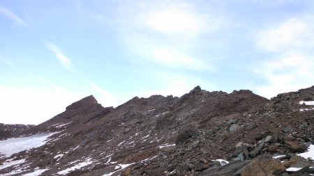 Vue sur la Pointe du Montet et son arête Sud (une traversée à faire !) , pendant la montée sous le col de l’Ouille Noire