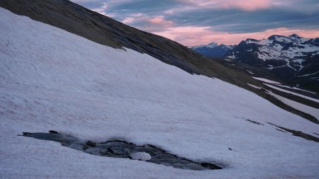 Descente le long du torrent de Pers.