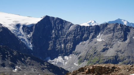 Longue arête des Rochers de Pierre Pointe.