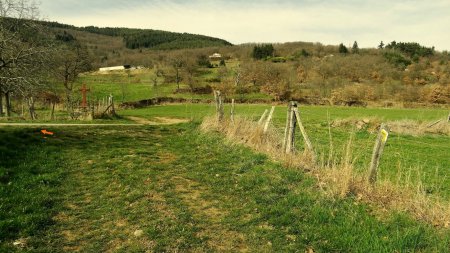 Jonction avec la petite route que nous suivrons jusqu’à Chuyer.