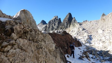 Montée au col côté Rocher du Grand Jet