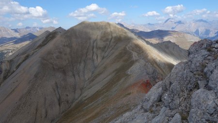 Vue arrière sur les crêtes, en premier plan la Grande Peyrolle