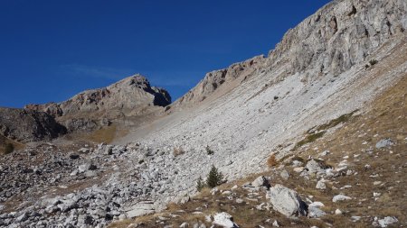 Sur la gauche le sommet de Crête des Granges