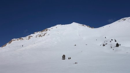 L’Aiguille Rouge sous un ciel céruléen typique de la région, la bulle bleue des aviateurs