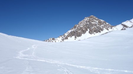 Le col dominé par les Rochers de Marapa