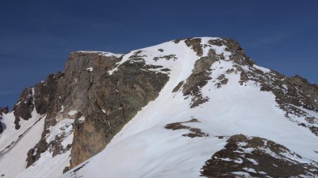 Sur la droite en arrivant, l’Aiguillette du Lauzet