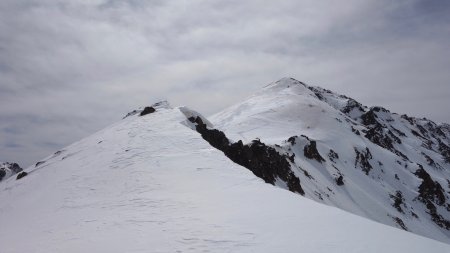 Le Pic Ombière et une belle corniche sur le coté du col