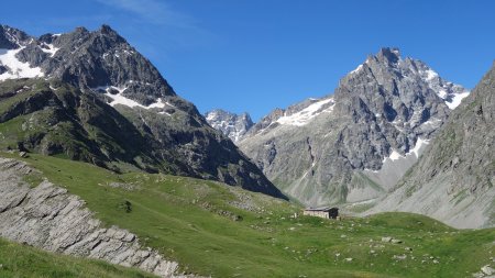 Refuge de Chamoissière sous la Roche Méane