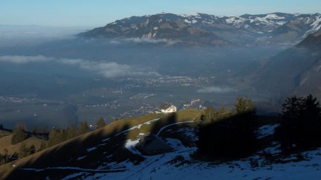 Descente sur les chalets La Vy di Pouné et Le Poyet.