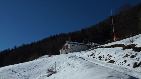 Passage en aval d’un chalet.