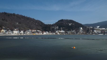 Village du Pont et la colline de l’Aouille.