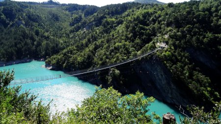 La passerelle vue du belvédère.