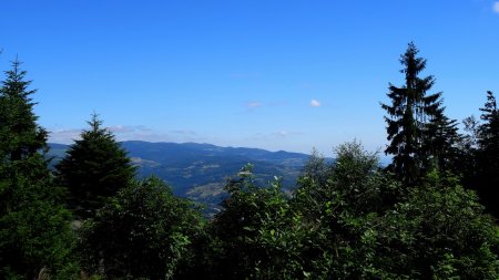 Vue sur les crêtes du pilat.