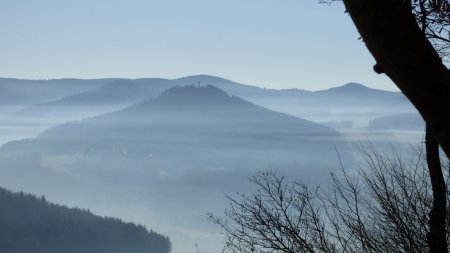 Zoom sur le Grand Faudé surmonté de la Tour du Faudé.