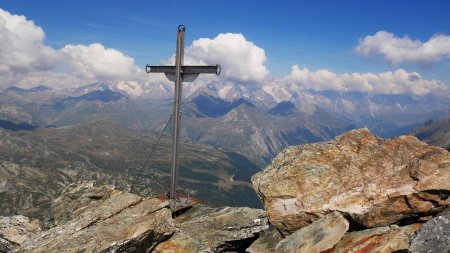 Croix sommitale du Grand Assaly.