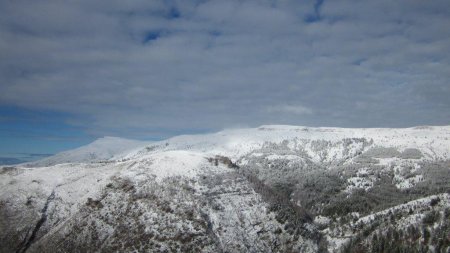 la crête de Jouëre aux Monges