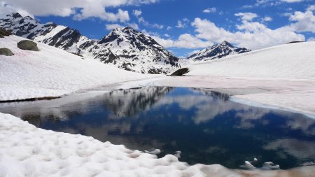 Sur la rive nord du lac Longet.