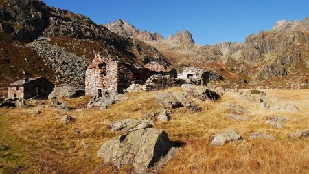 Hameau ruiné de la Sassière.