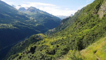 Vue arrière sur le hameau de la Gurraz.