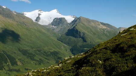 Glacier du Fond et glacier de la Sassière avec sur la droite, le Rocher de la Davie.