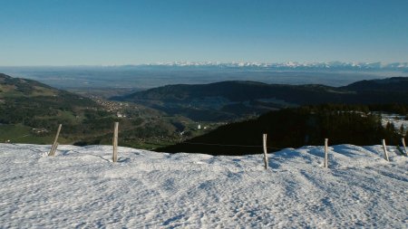 Les gorges de l’Orbe, le plateau et les Préalpes suisses.