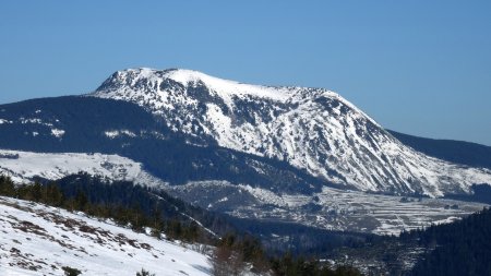 La face sud du mont Mézenc.