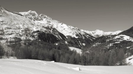 Vue entre le Fenil et la Legettaz.