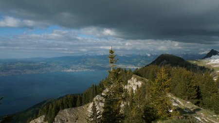 Vue nord-est du Pic des Mémises.