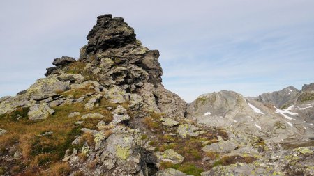 Courte grimpette facile pour accéder à la Tête du Charvet.