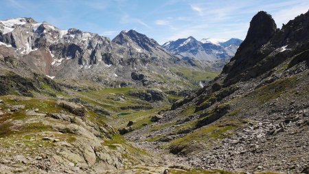 Descente, entre le col du Tachuy et le lac du Petit.