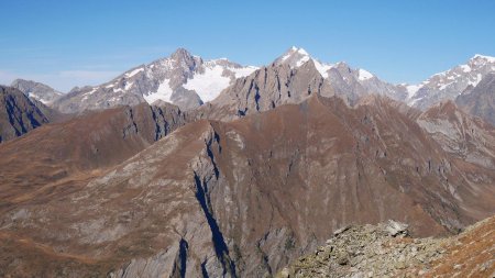 Vers l’Aiguille des Glaciers et les Aiguilles de Tré la Tête.