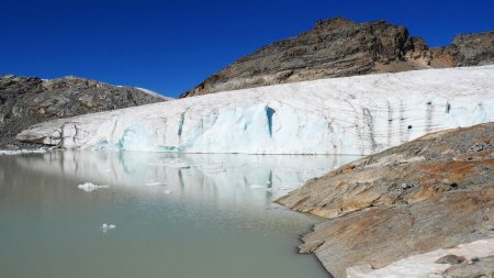 Lac et glacier du Grand Méan.