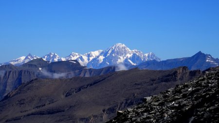 Massif du mont-Blanc et Grande Sassière à droite.