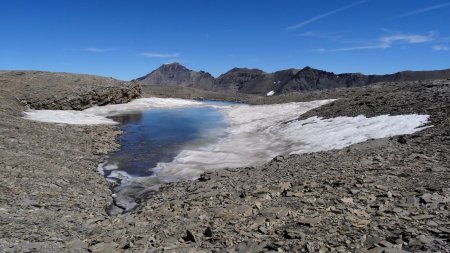 ...et un petit lac à 3306 mètres d’altitude.