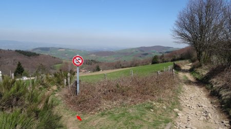 Le chemin pour descendre au hameau.