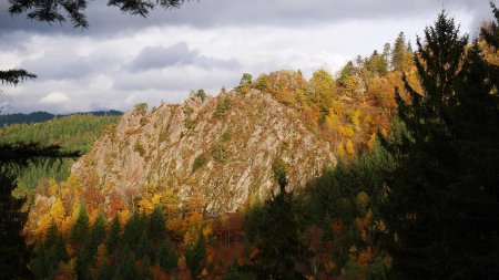 Du chemin, belle vue sur le site de Lautenfelsen.