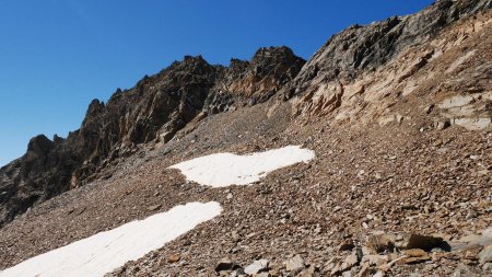 L’arête et le raide versant est de l’Ouille de Gontière.