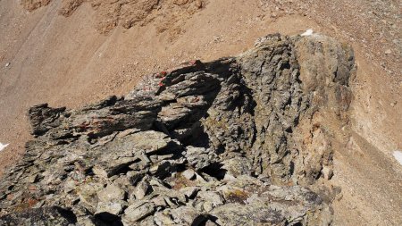 Fin de l’arête, le Col de Gontière est au fond à droite.