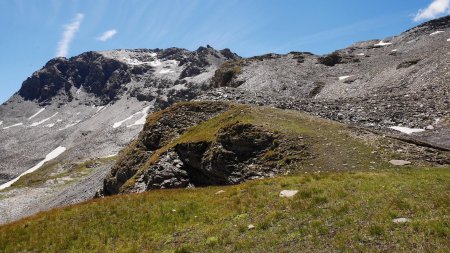 Vue arrière en arrivant sur le replat herbeux.