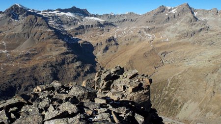 Du Sommet Ouest, vue en direction de l’Ouille Noire, la Pointe du Montet et les Aiguilles Rousses.