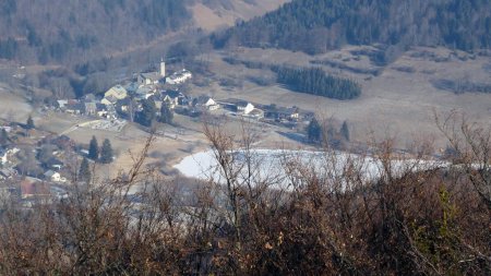 La Thuile et son lac gelé